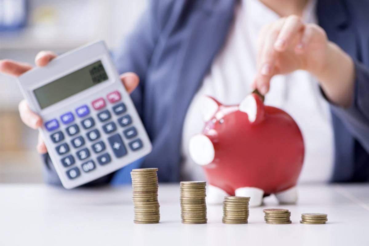 Un altro pezzo molto ricercato è la 100 lire “Vetta d’Italia”, emessa per celebrare i primi 25 anni di regno di Vittorio Emanuele III.