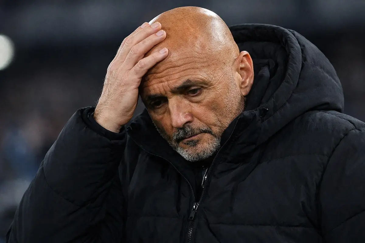 Spalletti preoccupato con la mano in testa